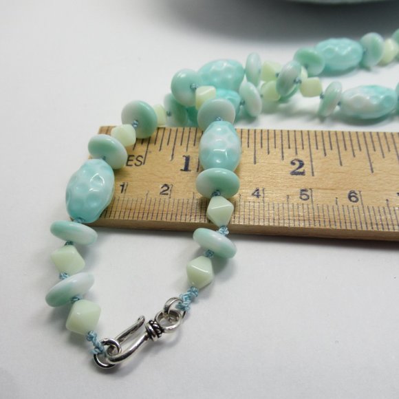 Uranium and Czech glass bead necklace - Picture 6 of 11